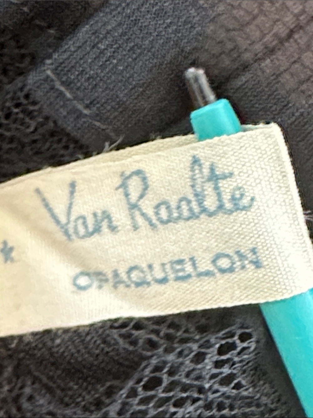 Vtg  50s/60s‎ Van Raalte Black Lace Slip with V-Neck & Wide Lace Hem - Picture 7 of 8
